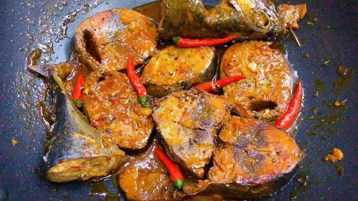 Cá là thực phẩm bổ dưỡng, tốt cho sức khỏe nhưng có 3 bộ phận được khuyên là không nên ăn nhiều. (Ảnh minh họa)