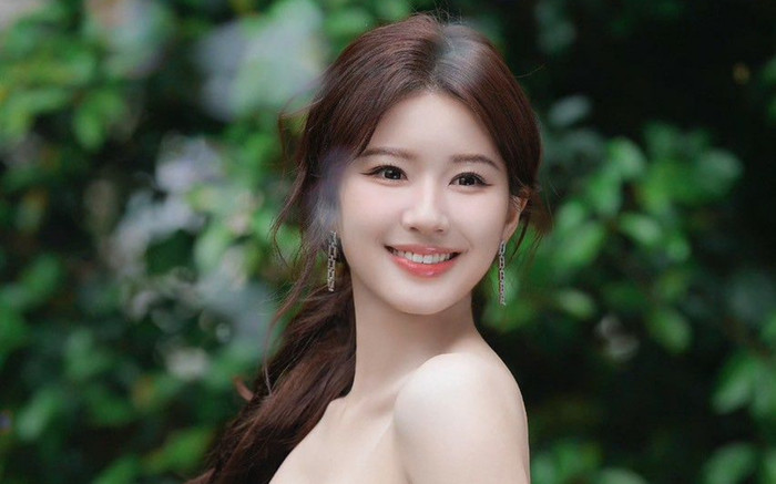 Triệu Lộ Tư đang có những toan tính riêng (Ảnh: Weibo).