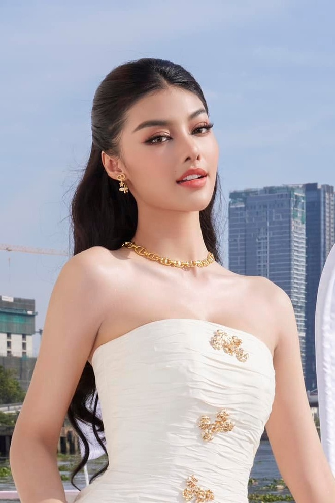 Á hậu Kiều Loan cũng bày tỏ sự lo lắng cho người thân ở quê nhà.