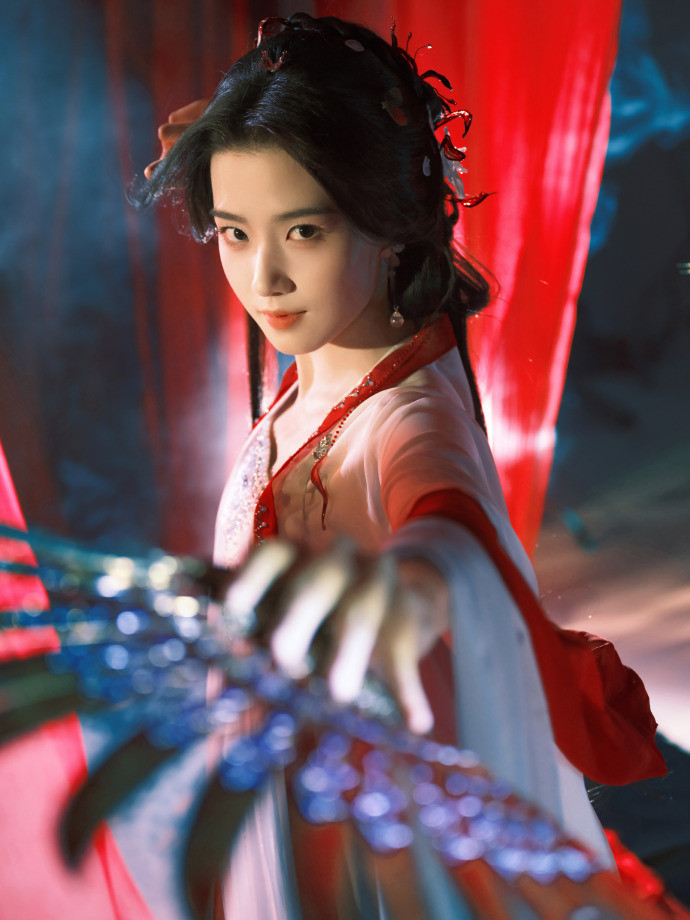 Đại Lộ Oa sinh năm 1997, cô gây ấn tượng với khán giả khi đóng nhiều phim cổ trang Hoa ngữ. Ảnh: Weibo