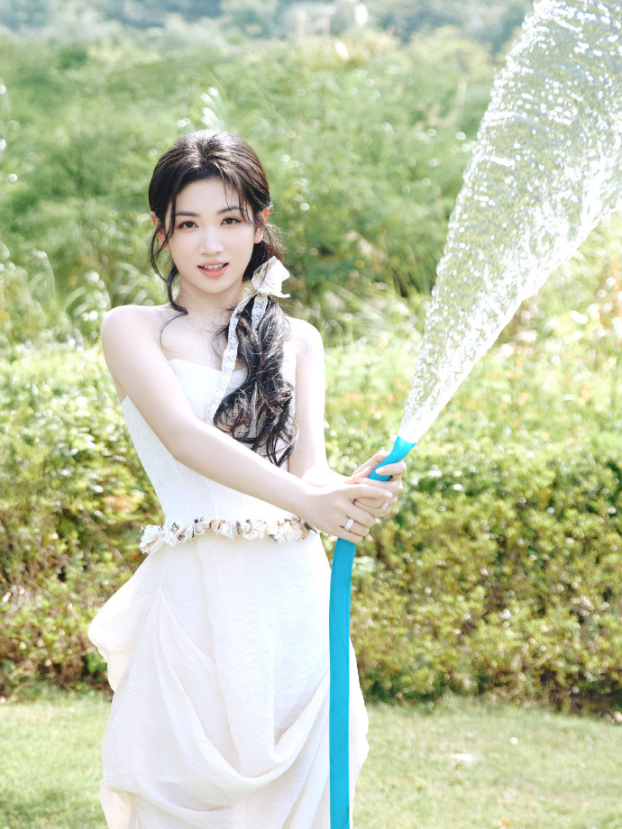 Nhan sắc đời thường của Đại Lộ Oa. Ảnh: Weibo