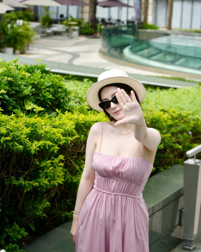 Người đẹp được nhận xét là vẫn giữ nhan sắc trẻ trung như thuở mới vào nghề. (Ảnh IGNV)