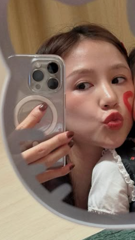 Salim và iPhone 16 Pro Max. Ảnh chụp màn hình