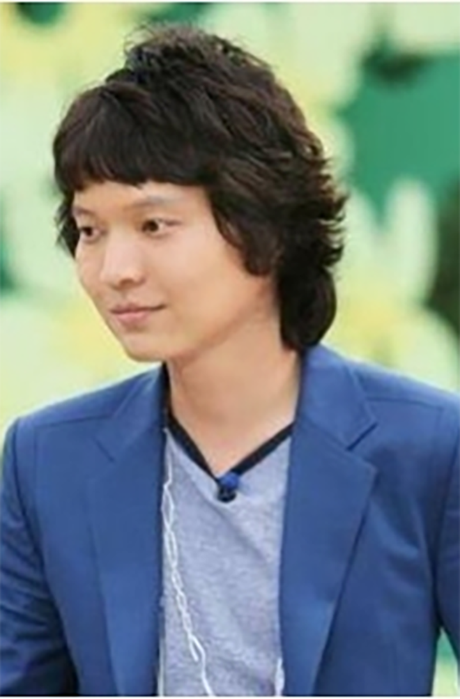 Nam ca sĩ nổi tiếng Shin Jung Hwan bị cáo buộc đánh bạc.