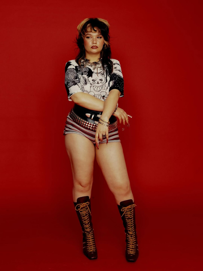 Lola Young từng công khai quá khứ không mấy suôn sẻ của bản thân. (Ảnh: IGNV)