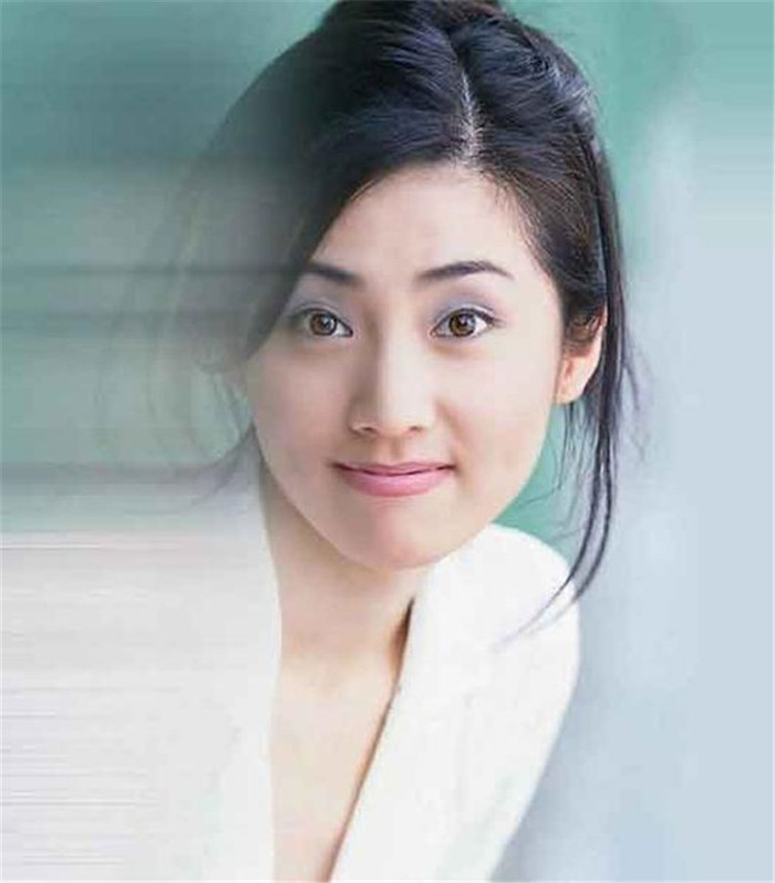 Nữ ca sĩ xinh đẹp từng cưới chồng là trùm xã hội đen, 17 năm sau tái hôn với tỷ phú có 2 đời vợ Ảnh 2