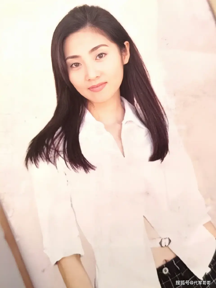 Nữ ca sĩ xinh đẹp từng cưới chồng là trùm xã hội đen, 17 năm sau tái hôn với tỷ phú có 2 đời vợ Ảnh 3