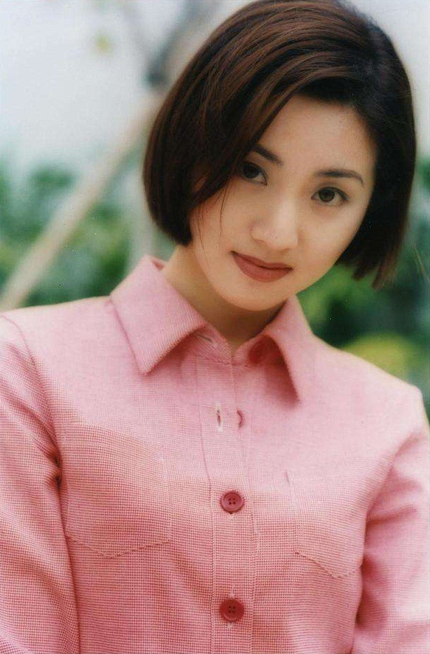 Nữ ca sĩ xinh đẹp từng cưới chồng là trùm xã hội đen, 17 năm sau tái hôn với tỷ phú có 2 đời vợ Ảnh 1