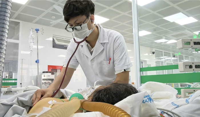 Bệnh nhân được điều trị tích cực tại bệnh viện. (Nguồn: Tiền phong)