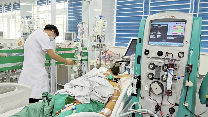 Bệnh nhân phải lọc máu liên tục. (Nguồn: Tiền phong)