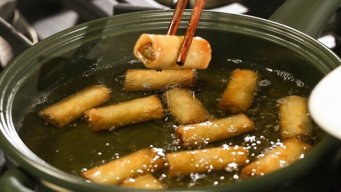 Ăn nhiều thực phẩm chiên dầu mỡ cũng dễ gây ảnh hưởng đối với bệnh nhân tiểu đường. (Ảnh minh họa)