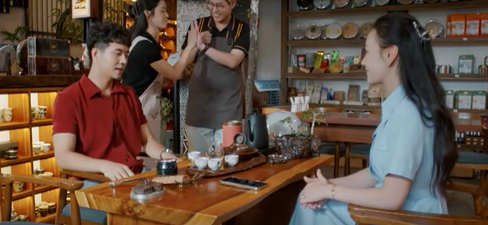 Phân cảnh đối diễn đầy ăn ý giữa Phương Oanh và Phùng Đức Hiếu gây sốt (Ảnh: NSX). 