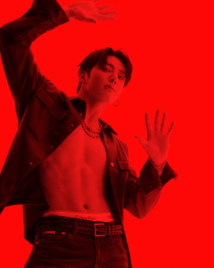 2 nữ thần Victoria's Secret công khai thả tim ảnh nội y của một nam ca sĩ hạng A khiến fan 'dậy sóng' Ảnh 2