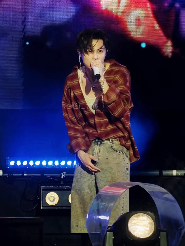 Nam ca sĩ sụp đổ hình tượng sau một đêm vì scandal ngoại tình, tuyên bố hủy bỏ concert Ảnh 2