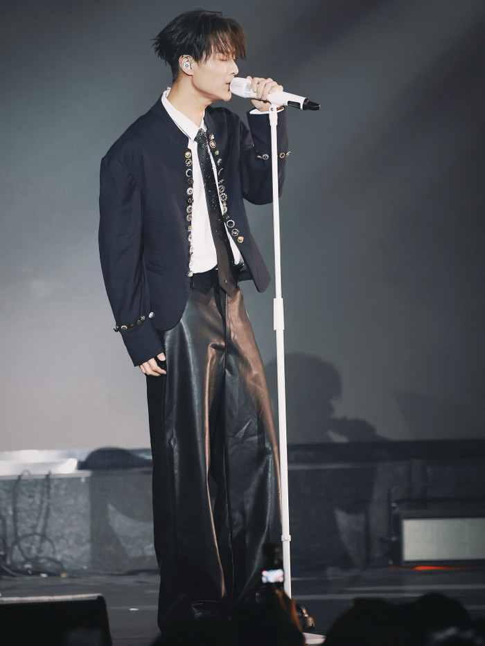 Nam ca sĩ sụp đổ hình tượng sau một đêm vì scandal ngoại tình, tuyên bố hủy bỏ concert Ảnh 4