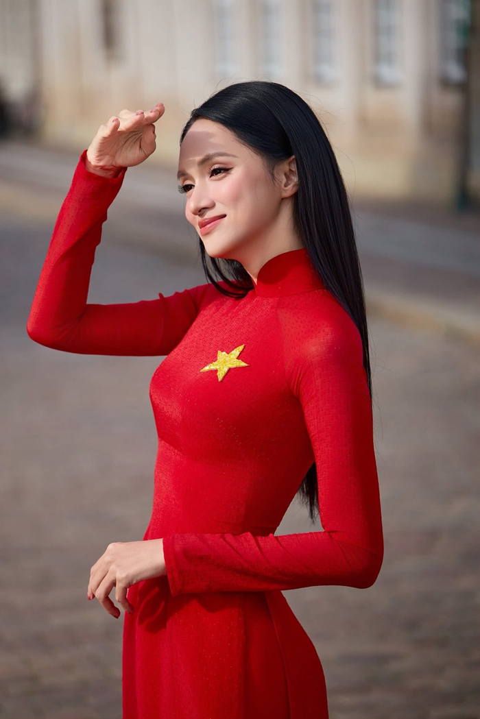 Việc Hương Giang dám 'đem chuông đi đánh xứ người' ở tuổi 33 đã là một hành động dũng cảm. (Ảnh: FBNV)