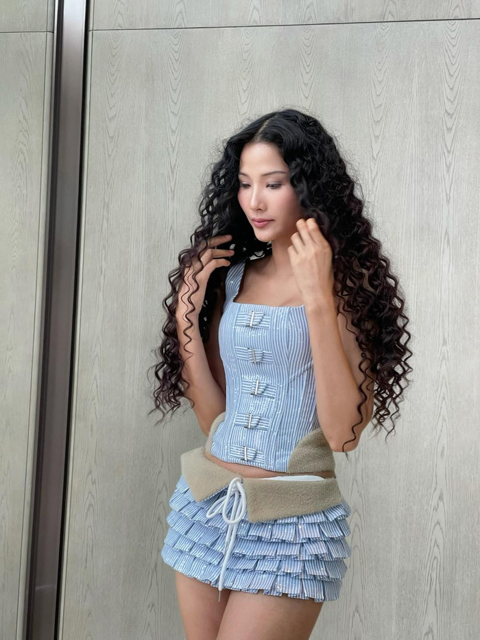 Gu thời trang đời thường của Hoàng Thùy. (Ảnh FBNV)