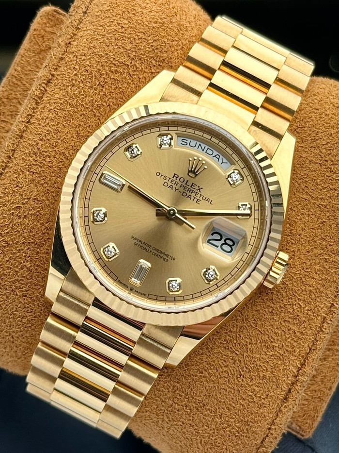 Mặt đồng hồ Rolex Day-Date của Anh Tú Atus. (Nguồn: watchavenue)