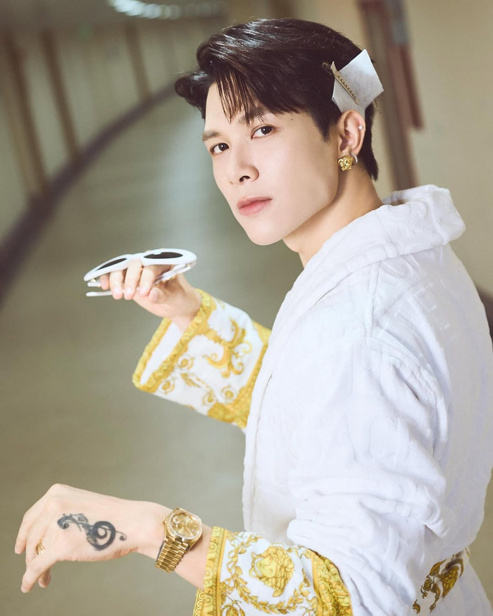 Anh Tú Atus lựa chọn đồng hồ Rolex Day-Date làm phụ kiện. (Nguồn: IGNV)