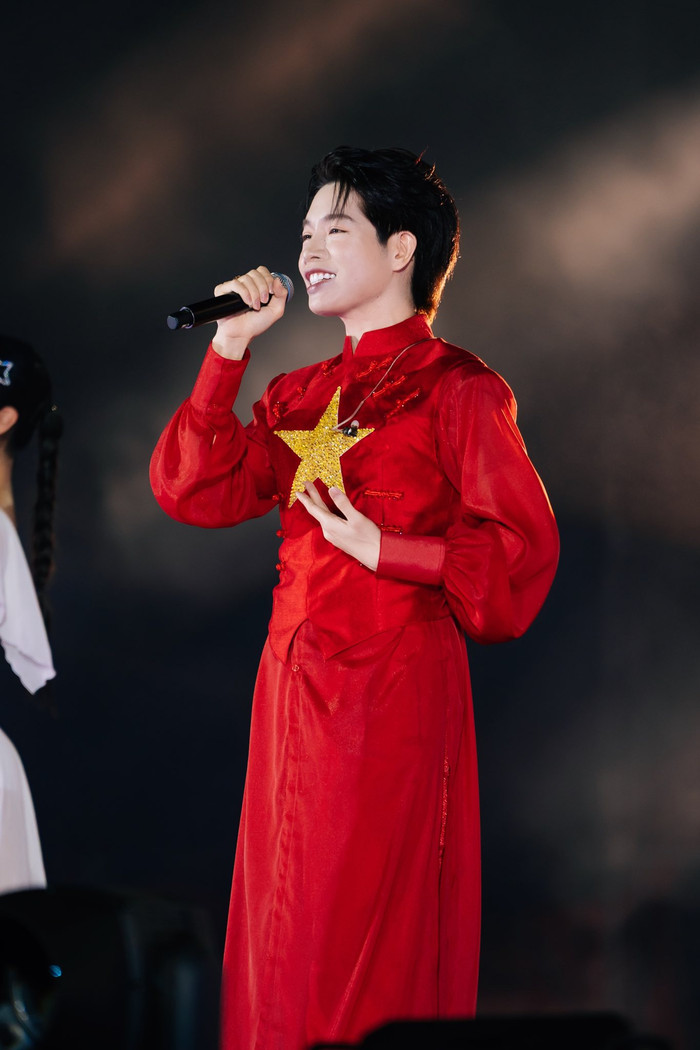 Đức Phúc là một trong nghệ sĩ Vbiz tích cực tham gia các hoạt động từ thiện. Ảnh: FBNV