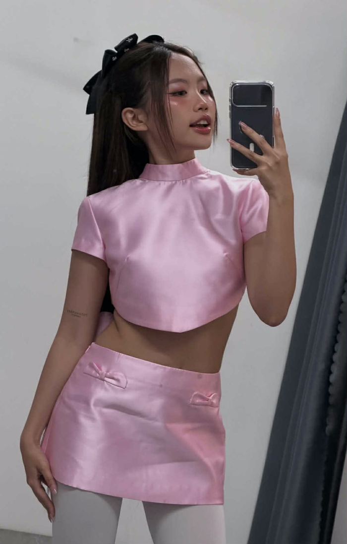 Phương Mỹ Chi trong bộ trang phục tôn trọn vòng eo thon (Ảnh: ISNV).