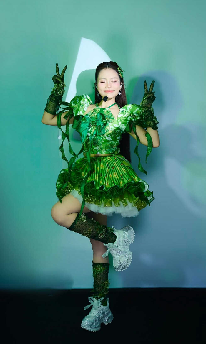 Phương Mỹ Chi luôn biến hoá đa dạng phong cách, mang đến sự mới lạ cho khán giả (Ảnh: ISNV).