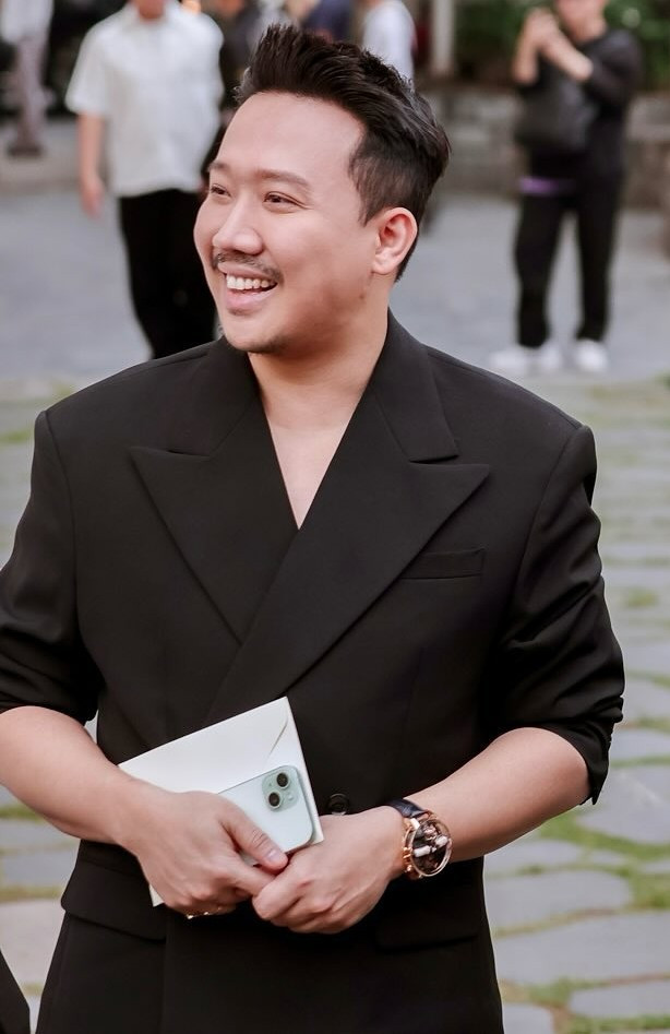 Trấn Thành và Jacob & Co. Opera Godfather. Ảnh: IGNV