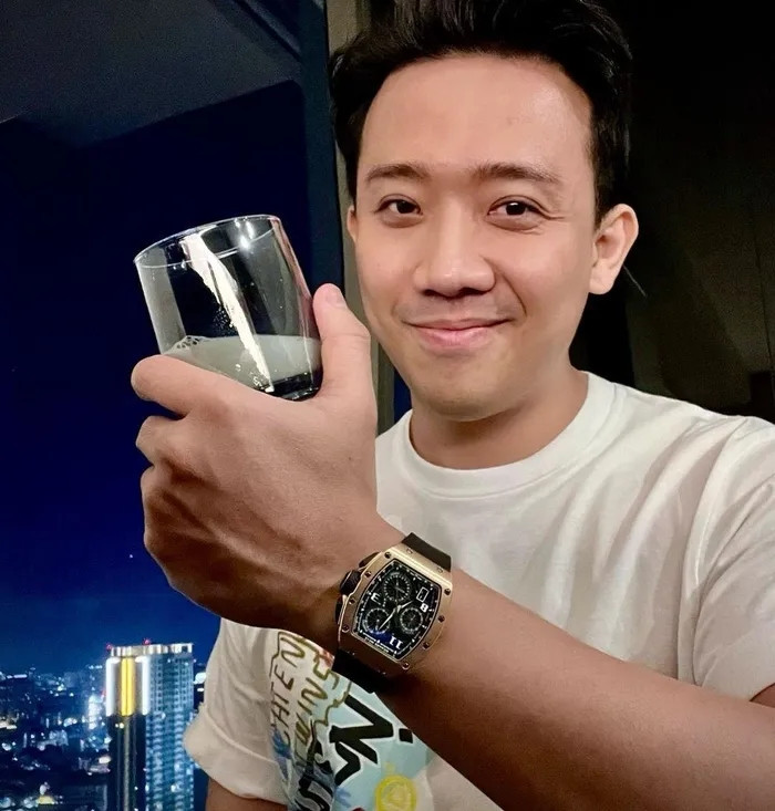Trấn Thành và Richard Mille RM 72-01 Rose Gold Flyback Chronograph.
