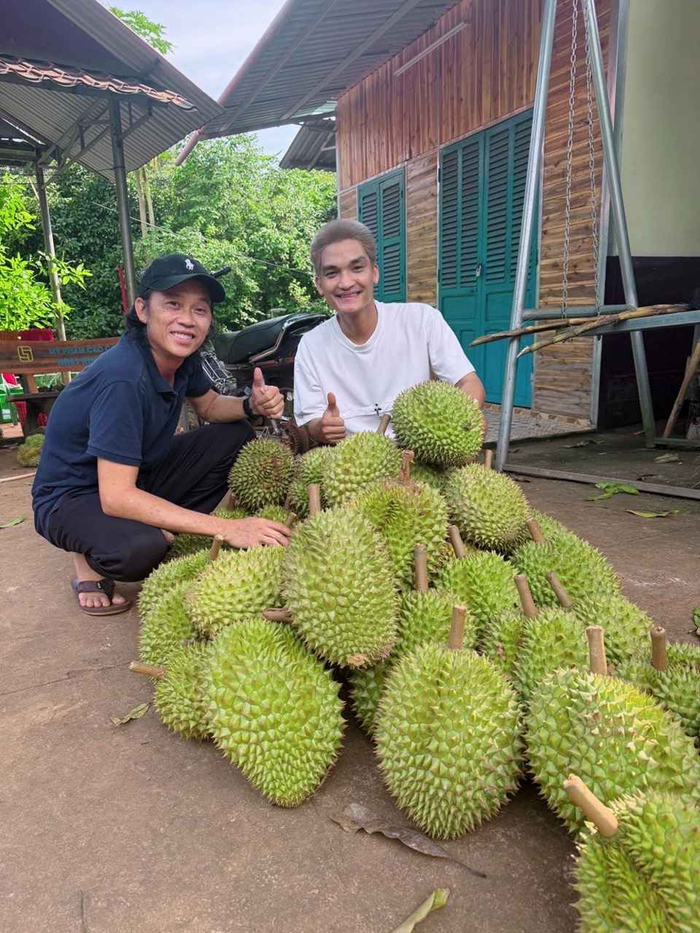 Vườn sâu riêng ở Đồng Nai là nơi Hoài Linh đón tiếp đồng nghiệp, bạn bè.