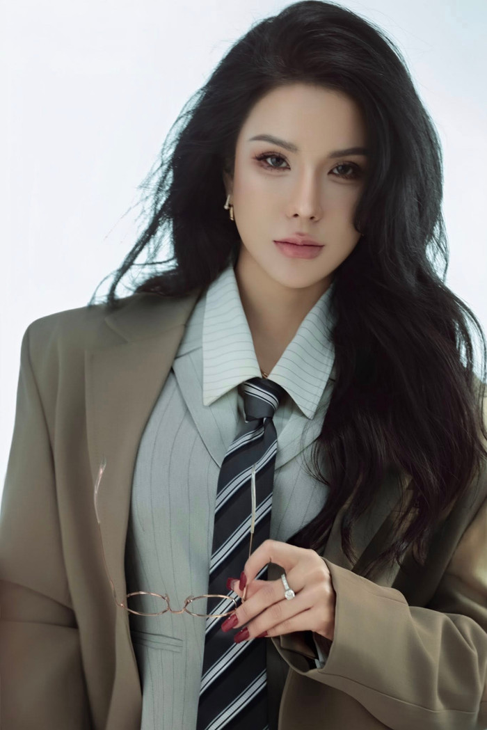 Bên cạnh vóc dáng, nhan sắc và thần thái của cô phải gọi là 'đỉnh của chóp' (Ảnh: FBNV).