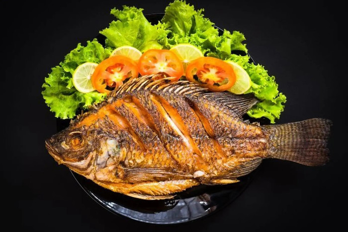 Một số cách kết hợp cá với thực phẩm khác hoặc ăn trong những giai đoạn sức khỏe nhạy cảm có thể gặp hậu quả khó lường. (Ảnh minh họa)