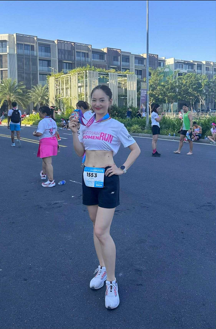 Lan Phương ngày càng rạng rỡ, khác lạ so với trước đây đã chứng minh được phong thái tự tin và tinh thần lạc quan của cô (Ảnh: FBNV).