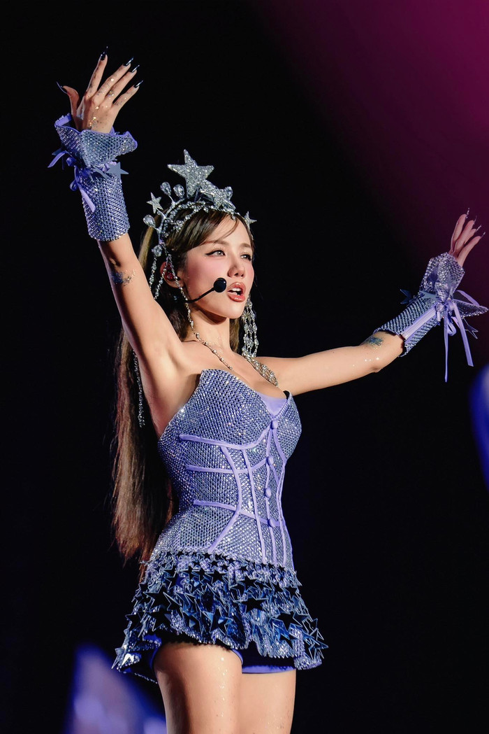 Phương Ly sở hữu giọng hát ngọt ngào cùng phong cách thời trang đầy cá tính (Ảnh: FBNV).