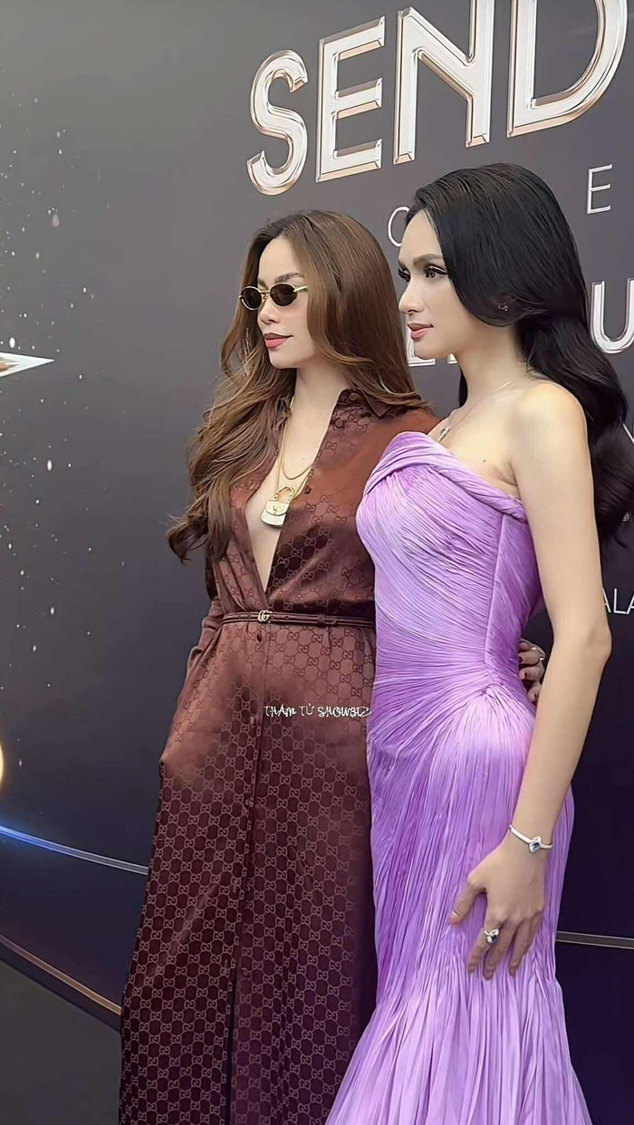 Hồ Ngọc Hà đến ủng hộ Hương Giang trước ngày đàn em lên đường qua Thái Lan thi Miss Universe. (Ảnh từ TikTok Thám tử showbiz)
