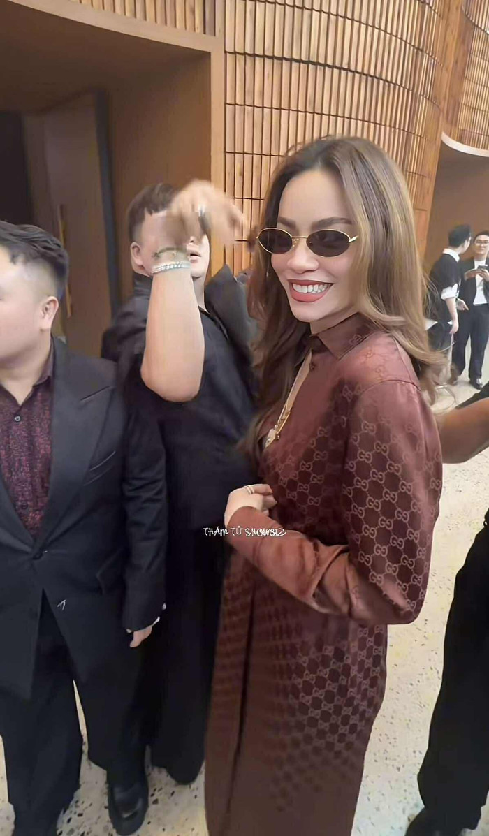 Nhan sắc quyến rũ 'chín muồi' cùng thần thái sang trọng của Hồ Ngọc Hà khiến nhiều khán giả xuýt xoa. (Ảnh từ TikTok Thám tử showbiz)