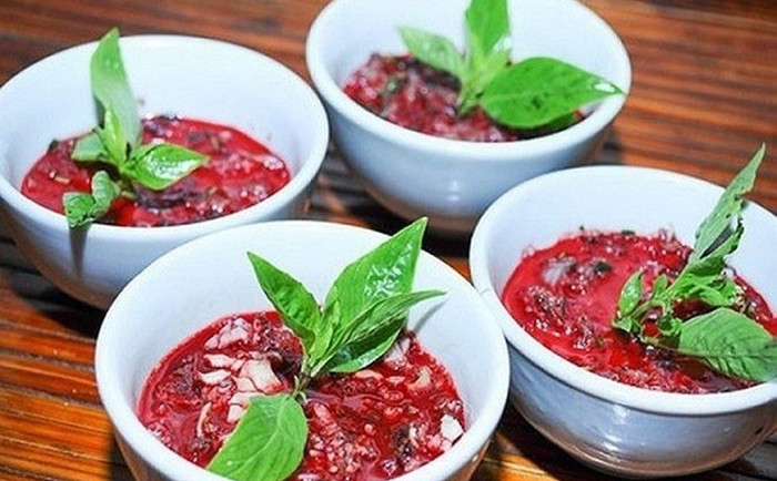 Ăn tiết canh có thể gây ra nhiễm khuẩn, ký sinh trùng. (Ảnh minh họa từ Internet)