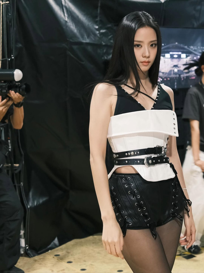 Mỹ nhân hiền nhất showbiz gây sốc khi diện áo xuyên thấu, để lộ nội y khiến mạng xã hội 'bùng nổ' Ảnh 1