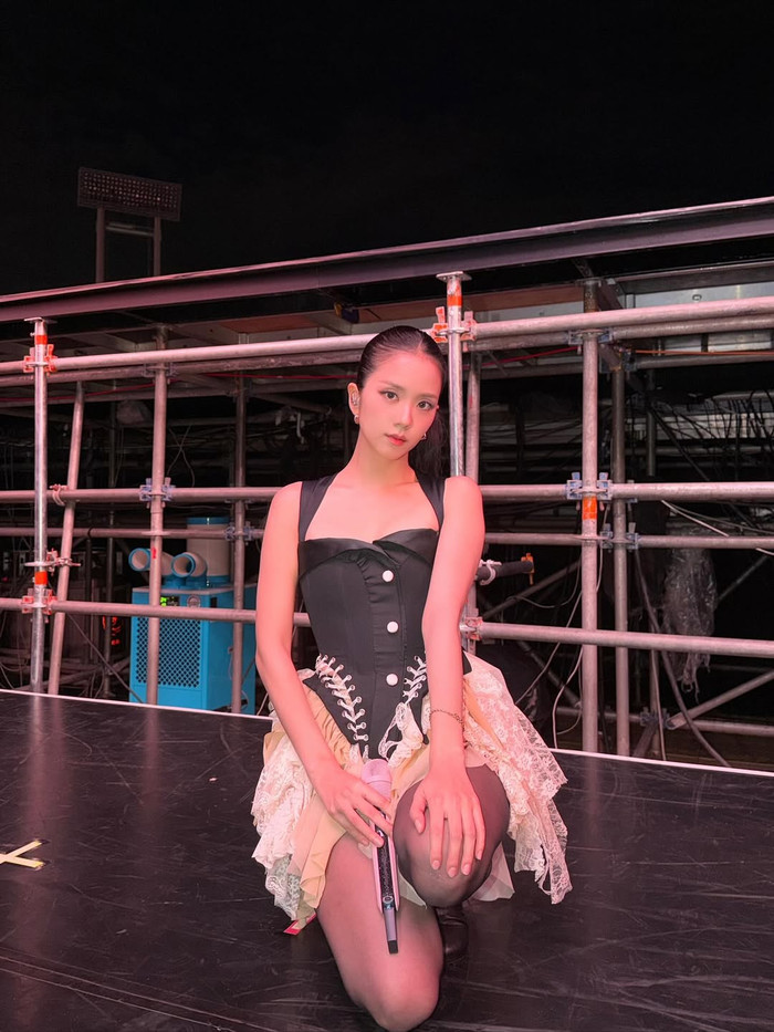 Mỹ nhân hiền nhất showbiz gây sốc khi diện áo xuyên thấu, để lộ nội y khiến mạng xã hội 'bùng nổ' Ảnh 4