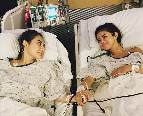 Nữ ca sĩ nổi tiếng vô tư sử dụng thuốc lá điện tử trong lễ cưới, cộng đồng mạng đồng loạt chỉ trích Ảnh 4