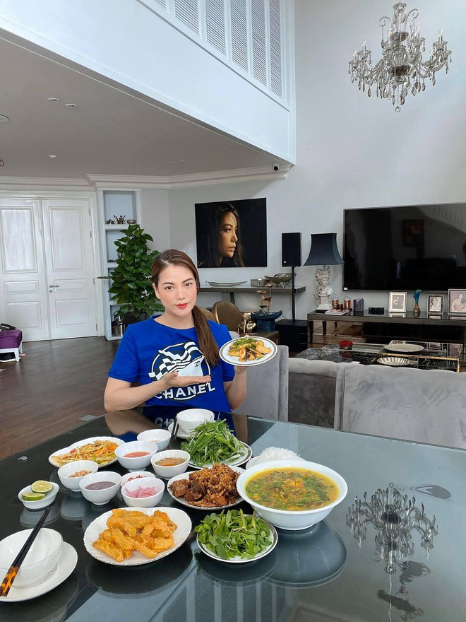 Báo Dân Xã Trương Ngọc Ánh chuyển 'không gian sống' đầu năm 2020.