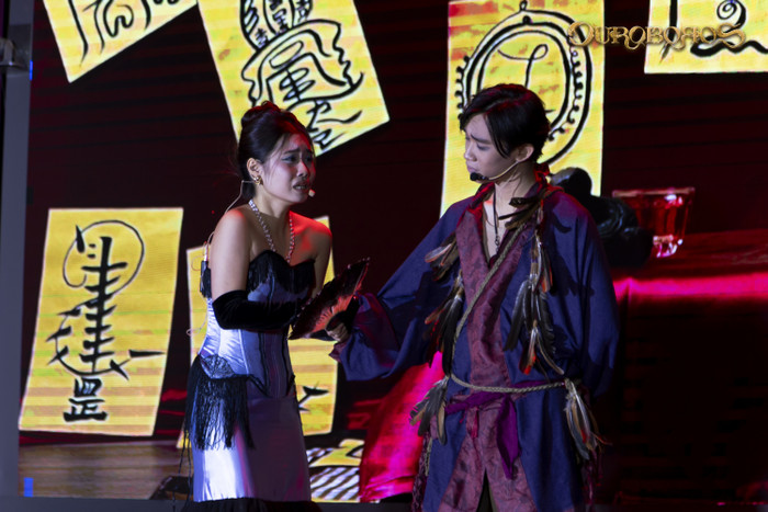 Chấp nhận dùng mọi thứ đổi lấy hào quang, Thầy tìm đến Hồng Điệp để đòi món nợ cô đã hứa. Tại đây, cô biết được một sự thật đen tối.