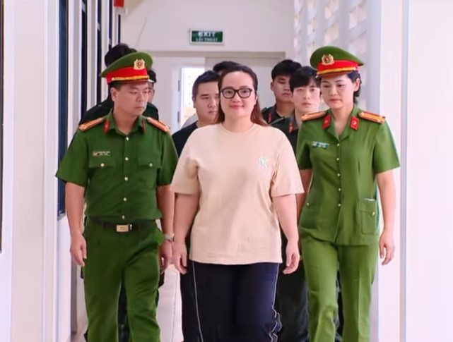 Hoàng Hường bị cơ quan chức năng bắt giữ. (Nguồn: VTV)