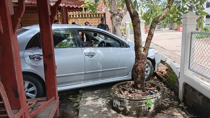 Vừa rời khỏi đám tang, người đàn ông gặp tai nạn khiến khách khứa hoảng sợ Ảnh 4