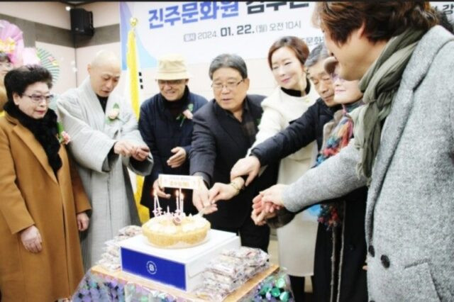 Rúng động nữ ca sĩ bạo hành con gái nhỏ đến chết, đã bị bắt giữ Ảnh 3