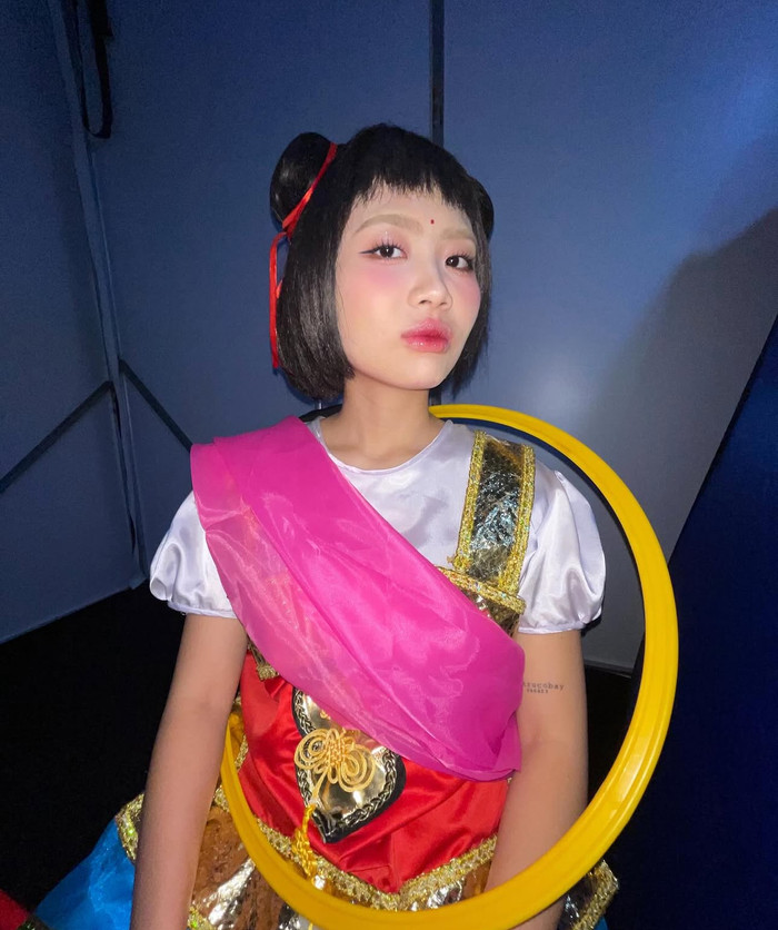 Hình ảnh 'cô bé dân ca' luôn đem đến cho khán giả sự tươi mới và tràn trề năng lượng tích cực (Ảnh: ISNV).