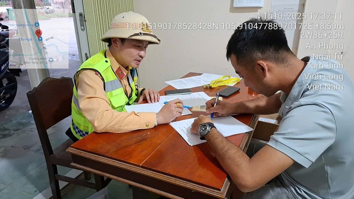 Nam tài xế đã bị xử phạt hành chính. Ảnh: Báo Pháp Luật TP.HCM