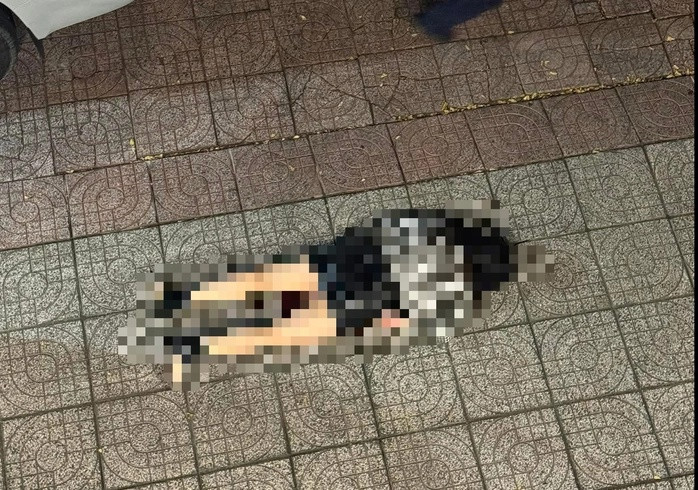 Nạn nhân tử vong tại hiện trường. Ảnh: báo Người Lao Động