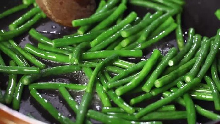 Cần chần đậu qua nước nóng trước khi chế biến để đảm bảo an toàn sức khỏe. (Ảnh minh họa)