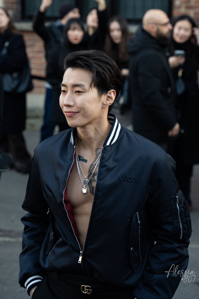Jay Park luôn tỏ ra thoải mái và thậm chí còn tự hào khoe những lần được fan tặng quà kiểu độc lạ.