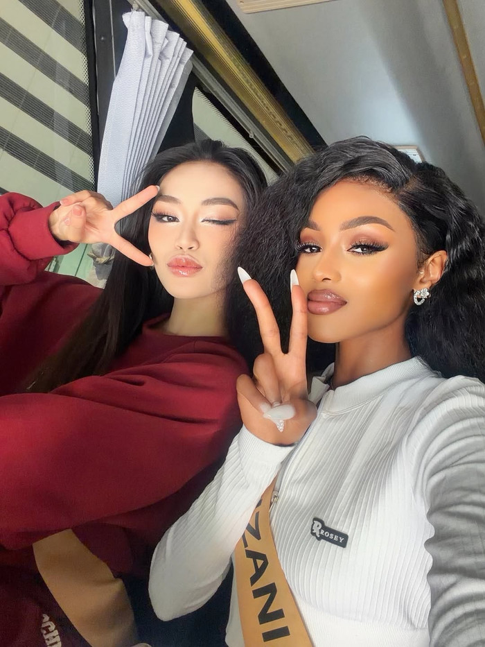 Beatrice khá thoải mái khi đăng ảnh chụp với Yến Nhi. Ảnh: IGNV